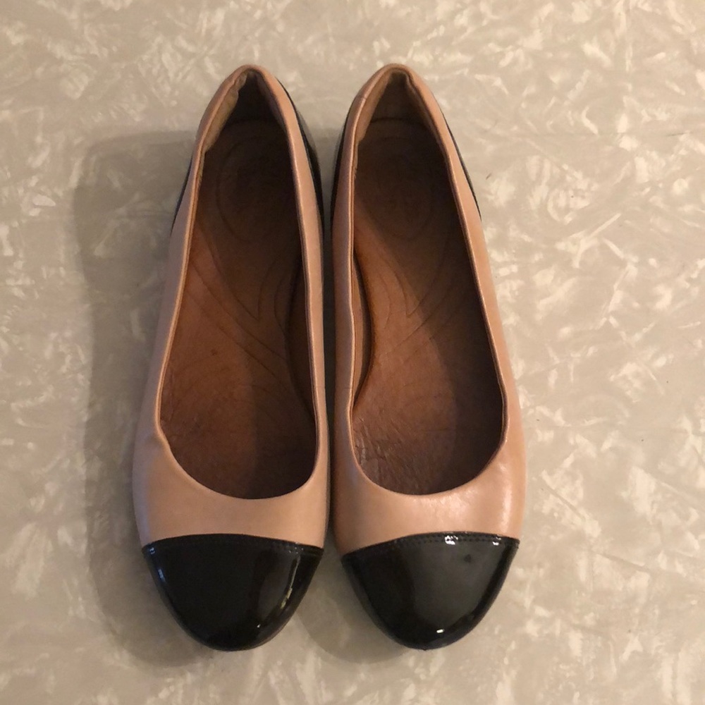 Nude and black Clark’s Valley Moon flats- size 9